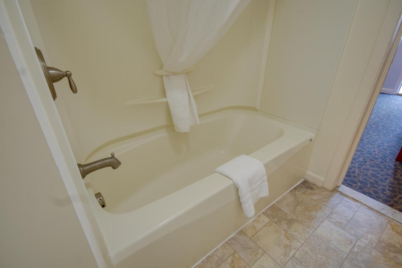 Queen Suite with Ocean View,1416953211:JPEG